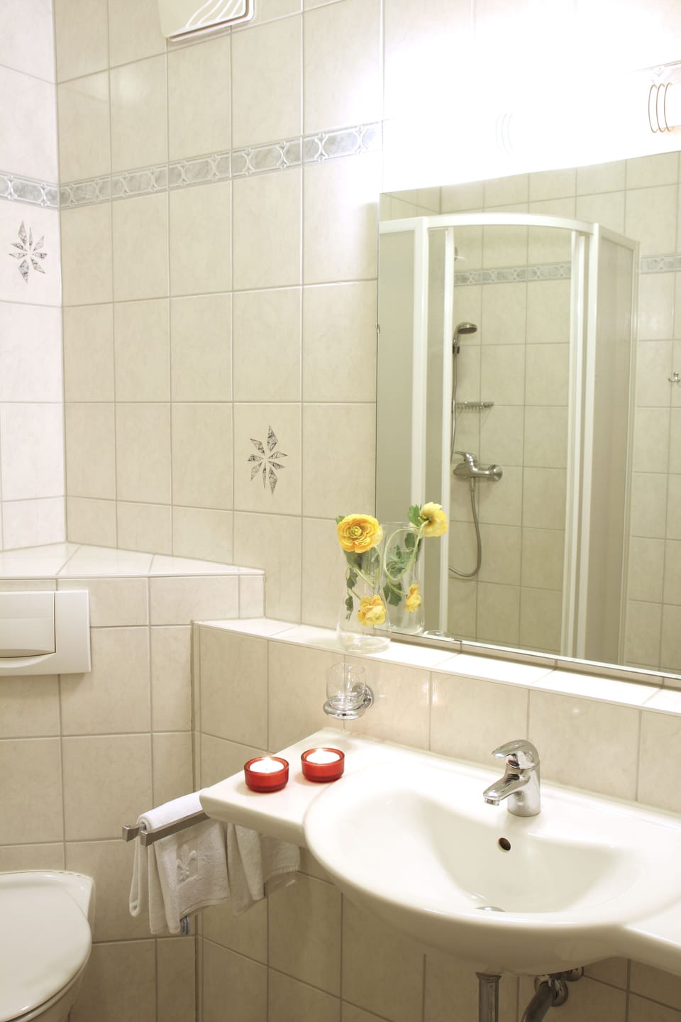 Shower, free toiletries, hair dryer, towels