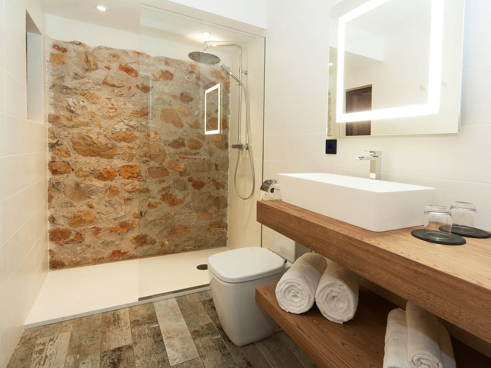 Shower, free toiletries, hair dryer, slippers