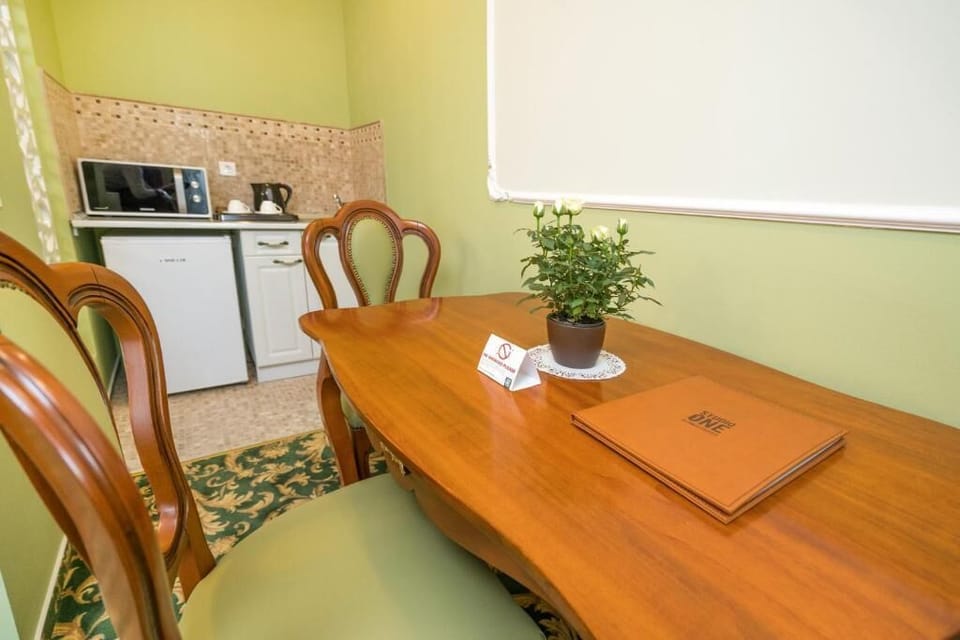 Coffee/tea maker, fridge, microwave