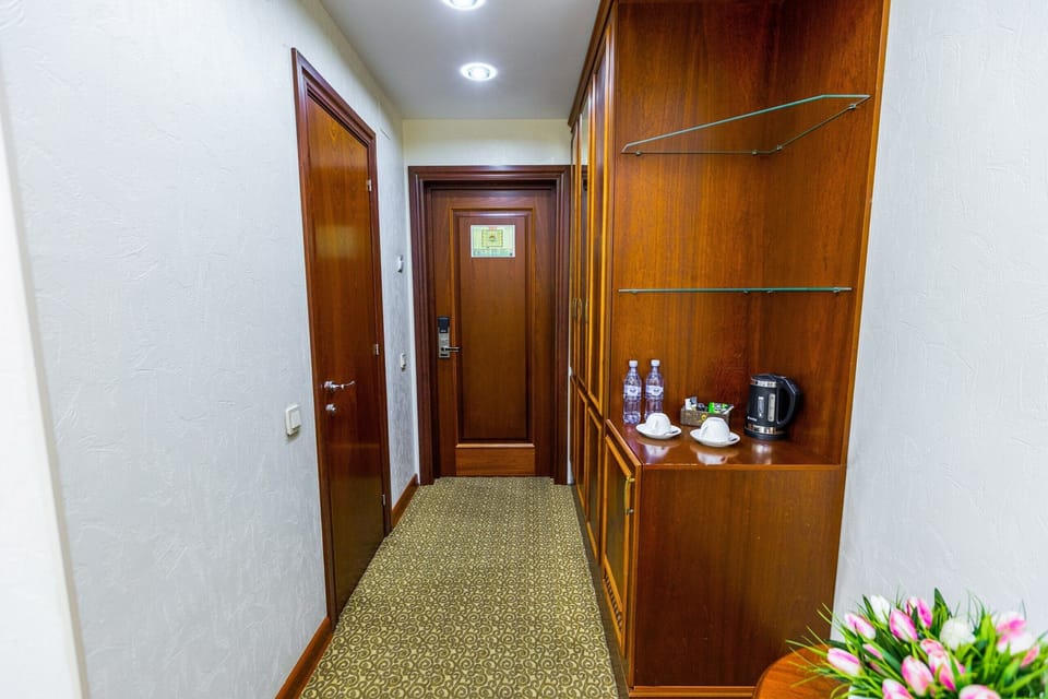 Standard Twin Room | Minibar, in-room safe, individually furnished, desk
