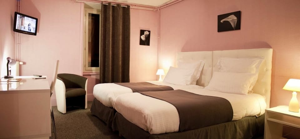 Standard Twin Room | In-room safe, desk, soundproofing, free WiFi