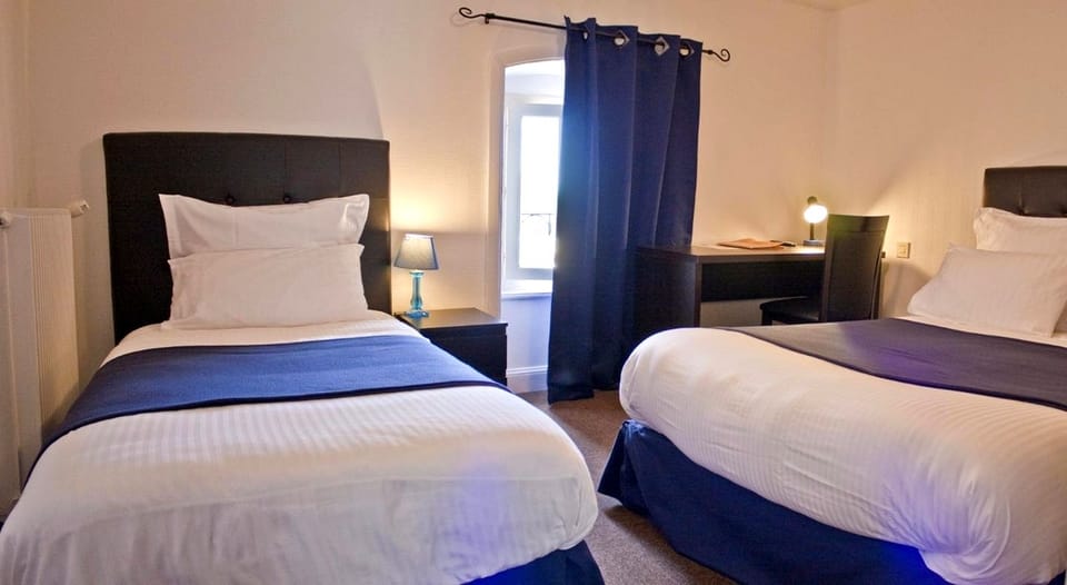 Standard Triple Room | In-room safe, desk, soundproofing, free WiFi