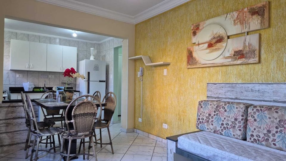 Apartment (21) | Living room | 32-inch flat-screen TV with digital channels, TV