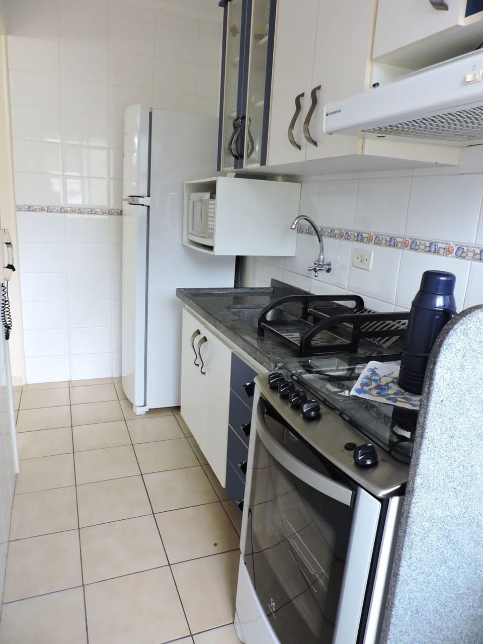 Family Apartment | Private kitchen | Fridge, microwave, oven, stovetop