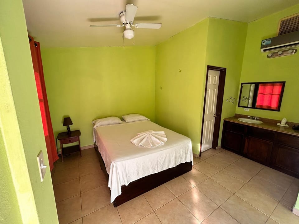 Superior Room, 1 King Bed | Premium bedding, in-room safe, soundproofing, iron/ironing board