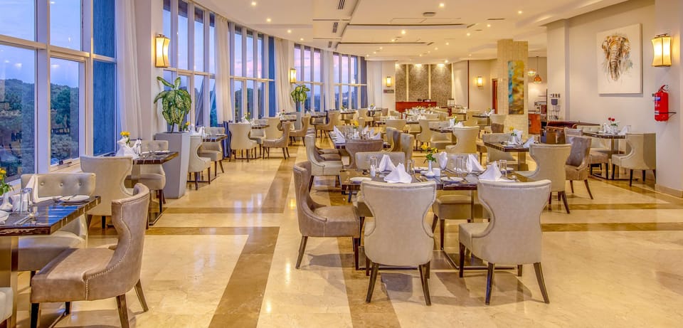 3 restaurants; breakfast, lunch, dinner, and brunch served