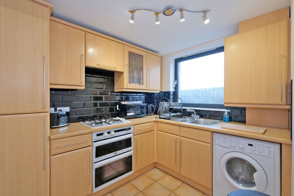 Apartment, 2 Bedrooms | Private kitchen | Full-size fridge, microwave, oven, stovetop