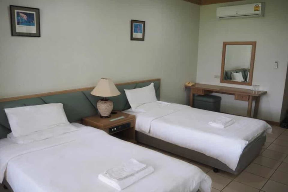 Deluxe Room | In-room safe, desk, blackout drapes, rollaway beds