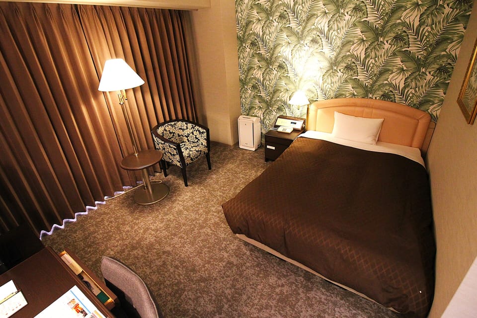 Deluxe Single Room, Smoking | In-room safe, WiFi (free), bed sheets