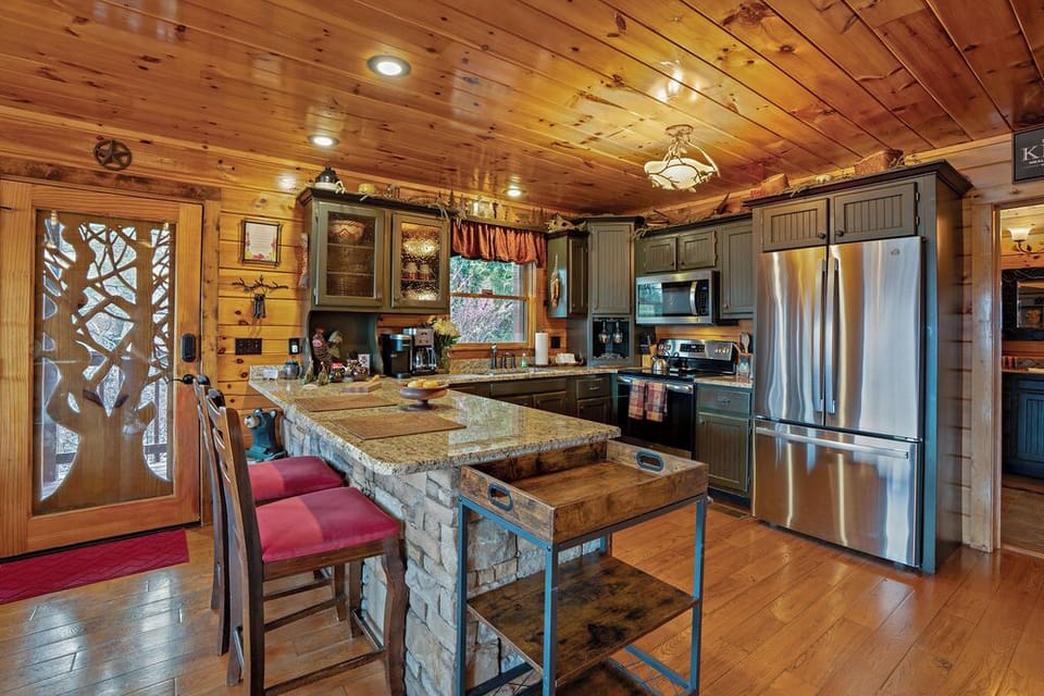 A chef's kiss kitchen~granite, custom cabinets, stack stone & new appliances 😘