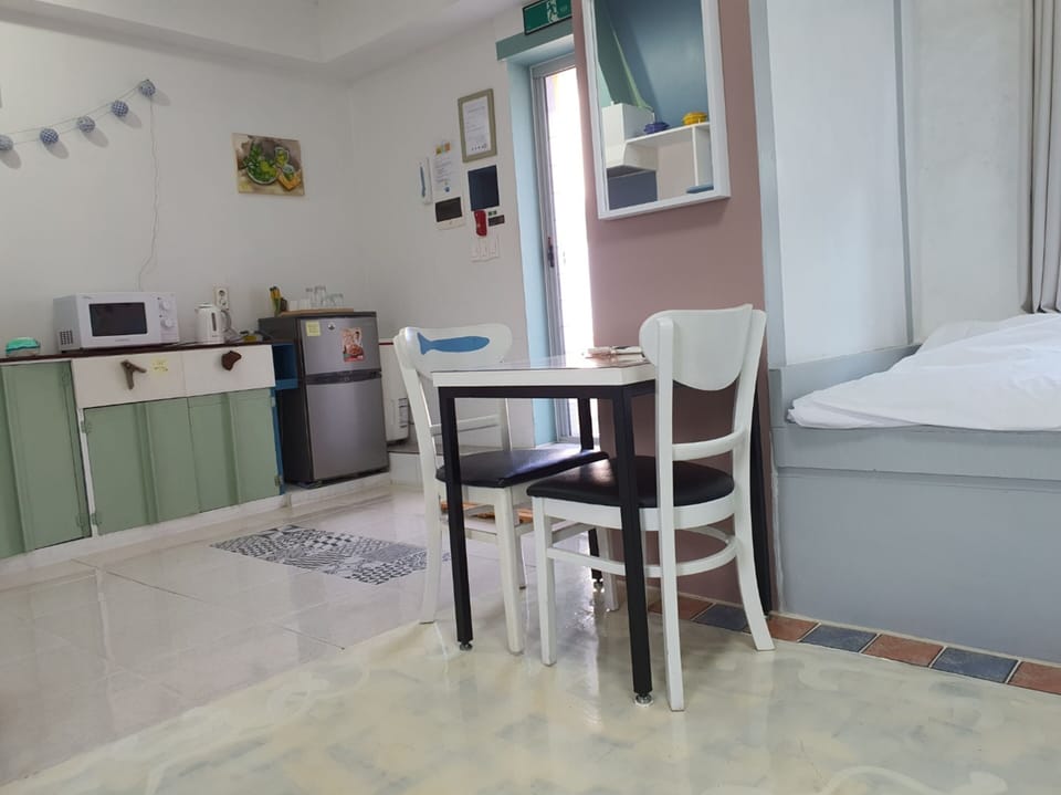 ROOM A (Green Tangerine) | In-room dining