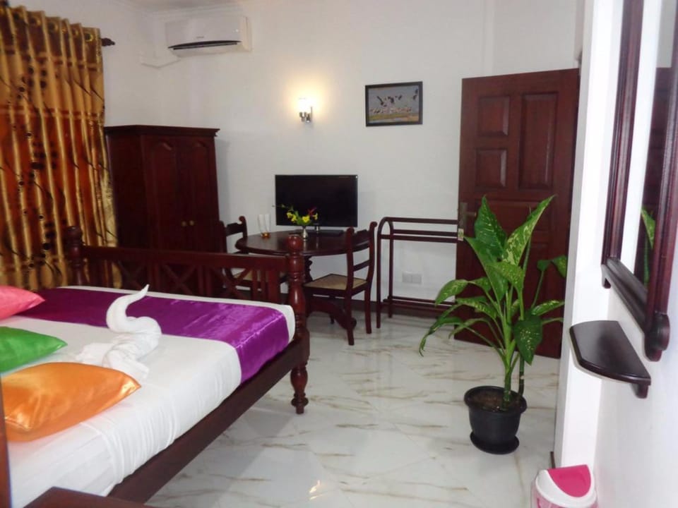 In-room safe, desk, soundproofing, iron/ironing board