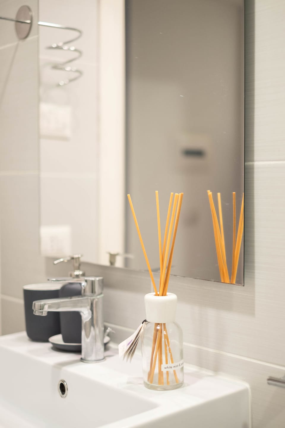 Shower, rainfall showerhead, free toiletries, hair dryer
