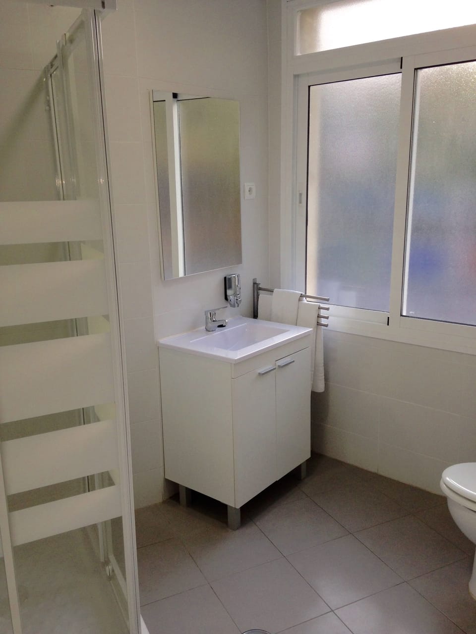 Double Room | Bathroom | Shower, free toiletries, hair dryer, towels