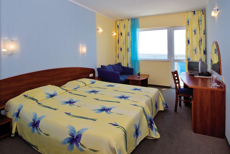 Standard Double Room, Balcony | Minibar, desk, free cribs/infant beds, rollaway beds