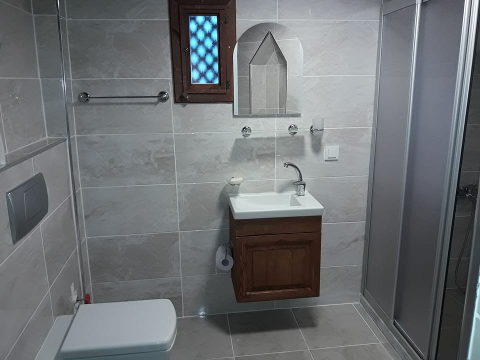 Standard Triple Room, 1 Bedroom, Garden View | Bathroom | Shower, free toiletries, hair dryer, bathrobes