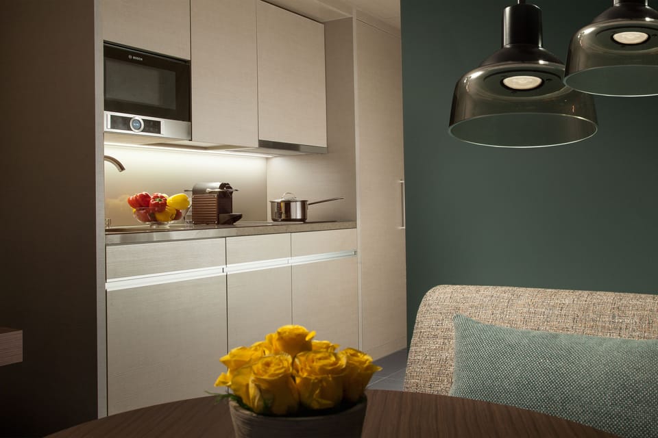 Studio Suite with kitchenette | Private kitchenette | Coffee/tea maker, full-size fridge, electric kettle