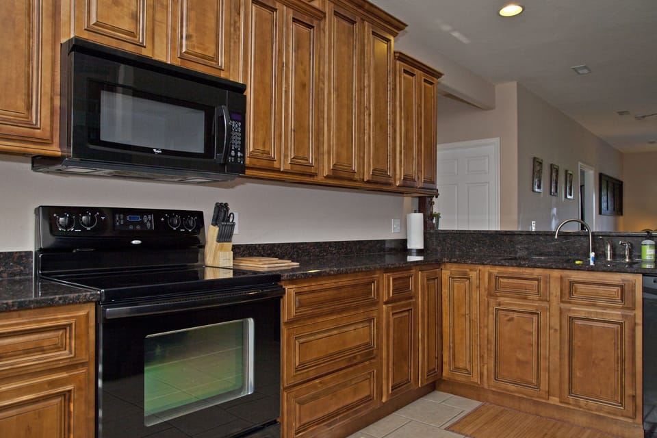 Three Bedroom Condo - Lower Level Ground 21 | Private kitchen | Coffee/tea maker, fridge, microwave, oven