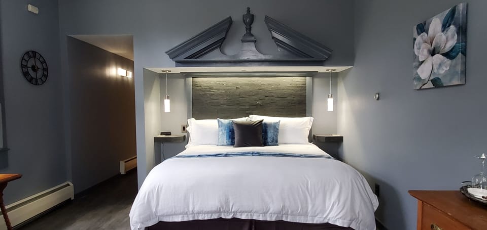 Garden Gate - 1 King Bed | Premium bedding, individually decorated, individually furnished