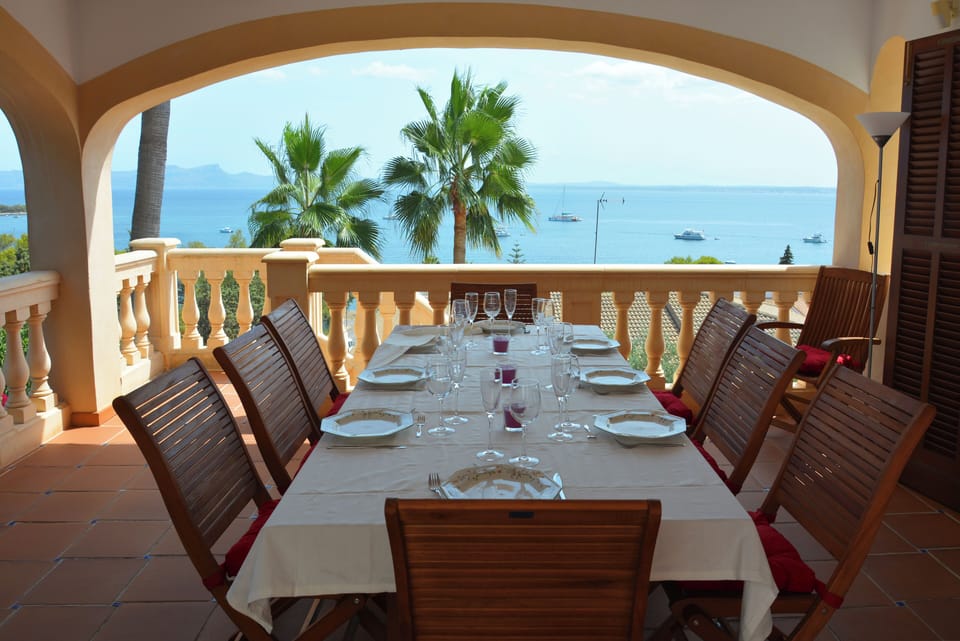Covered terrace with amazing views to the sea & mountains
Perfect for meals