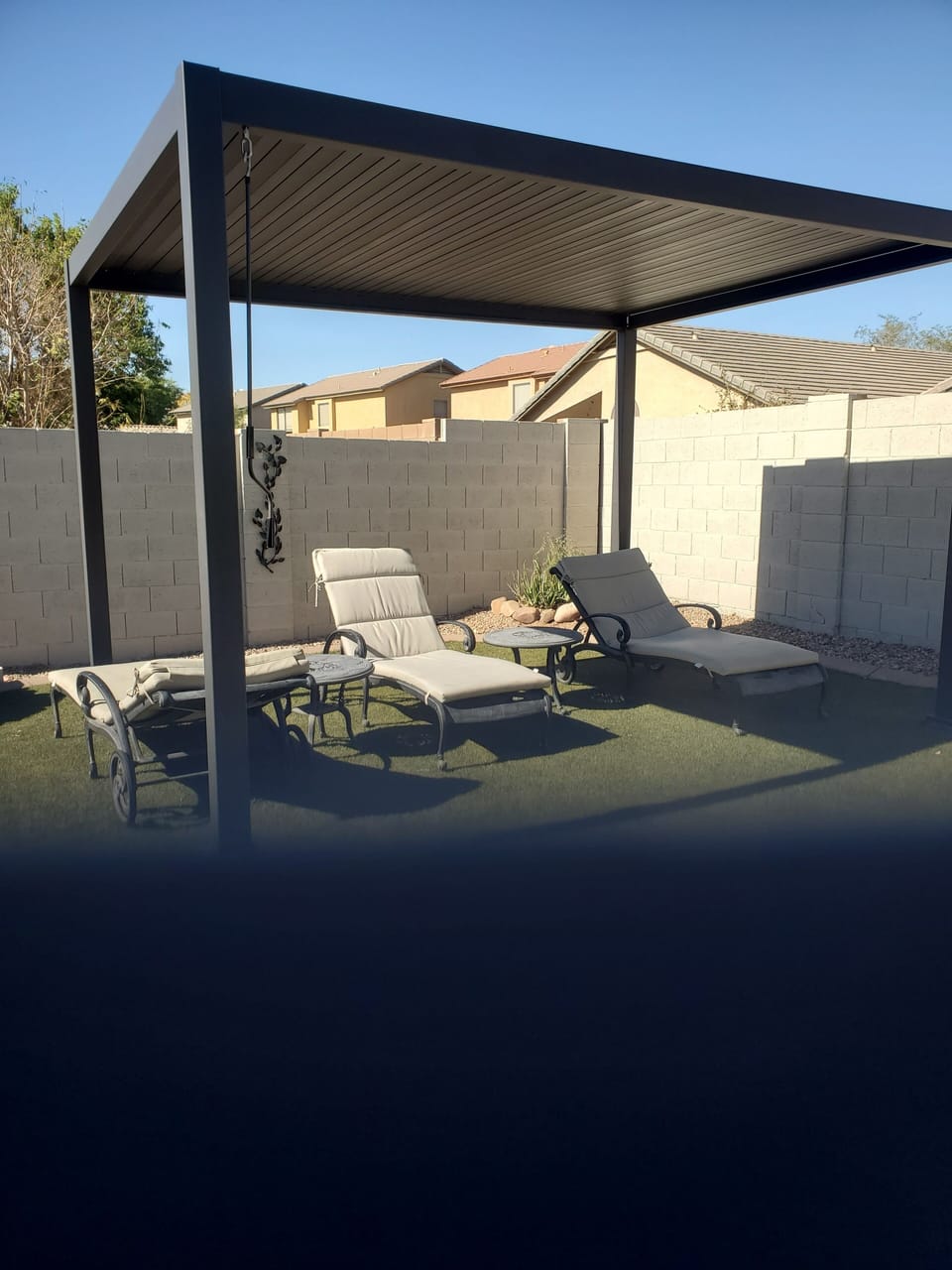 Pergola that opens up with lever