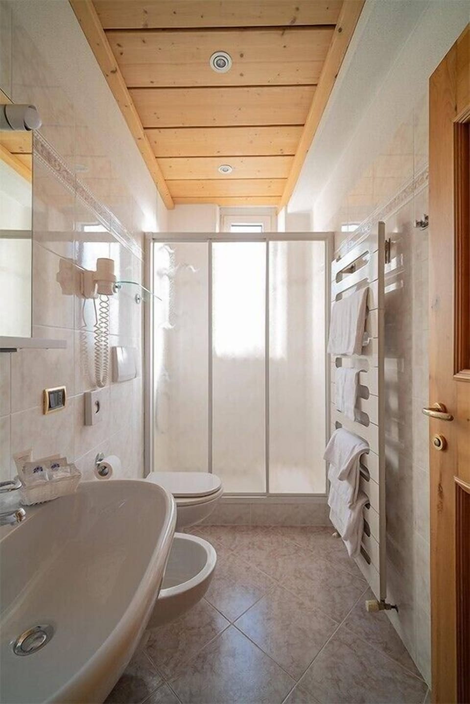 Superior Room | Bathroom | Shower, free toiletries, hair dryer, bidet