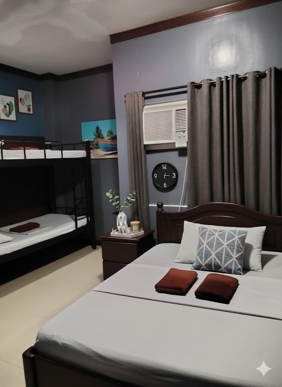 Quadruple Room | Desk, free WiFi, bed sheets
