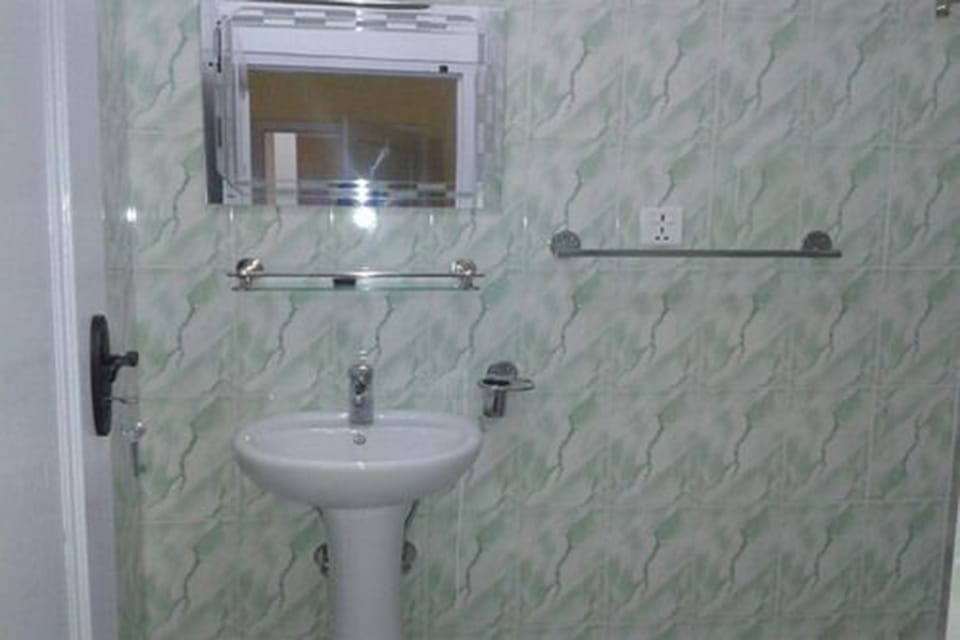 Bathroom sink