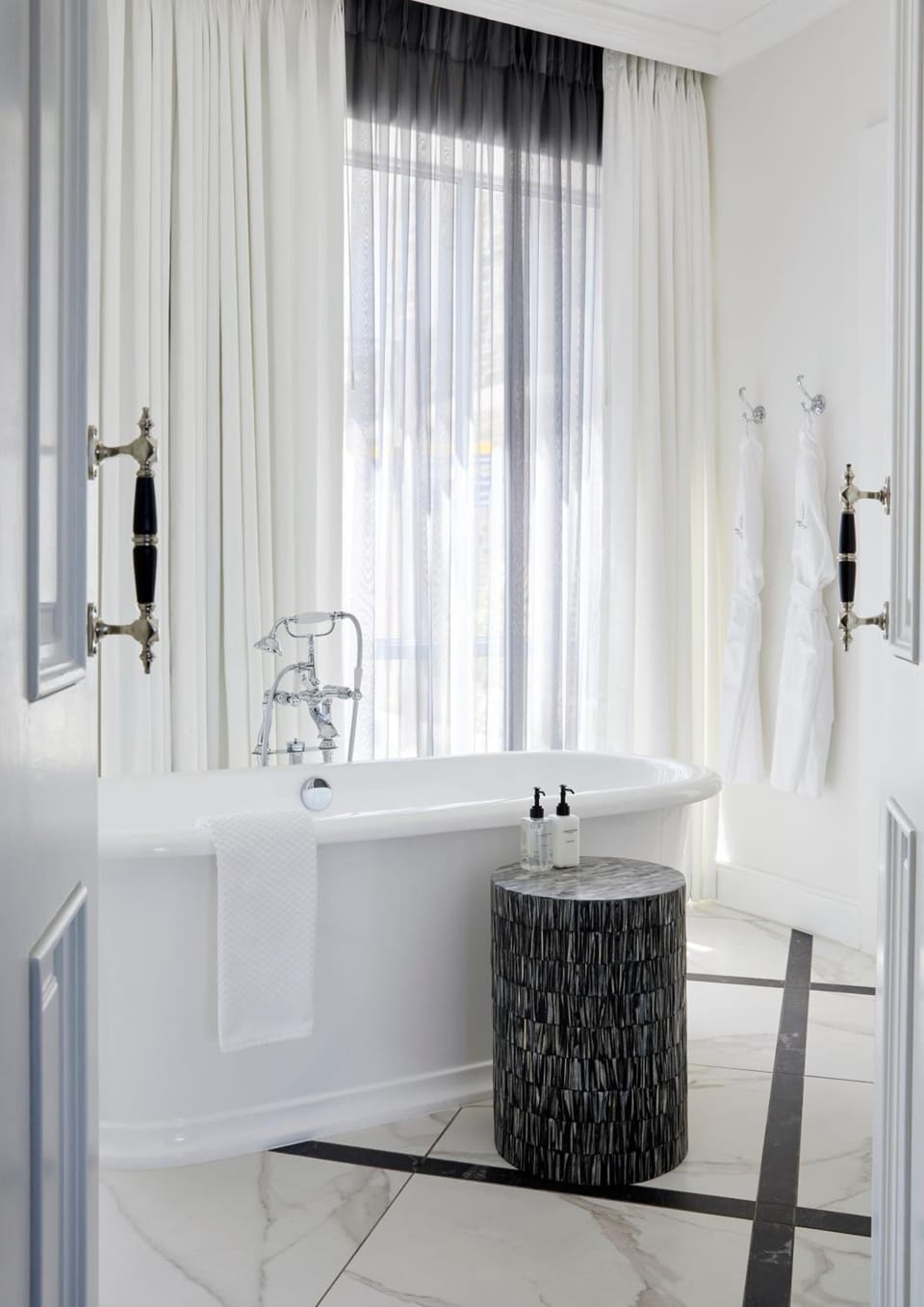 Separate tub and shower, deep soaking tub, free toiletries, hair dryer