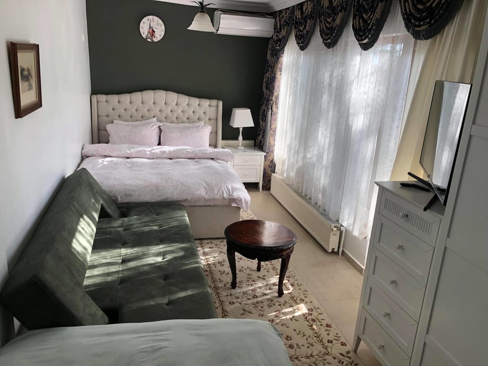 Standard Quadruple Room | In-room safe, soundproofing, iron/ironing board (on request)
