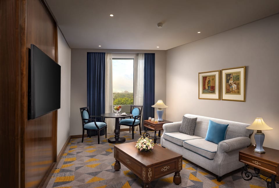 Suite, 1 Queen Bed, City View (Executive Suite) | Premium bedding, minibar, in-room safe, blackout drapes