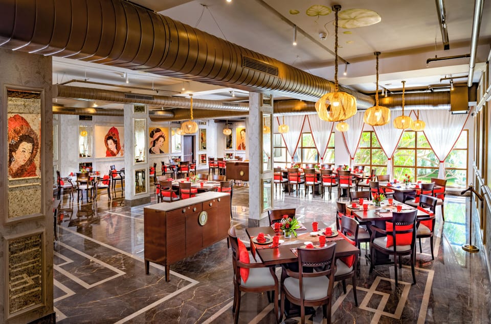 3 restaurants; breakfast, lunch, and dinner served