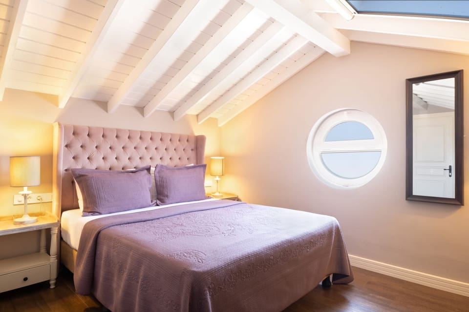 Economy Double Room (Attic) | Premium bedding, minibar, in-room safe, desk