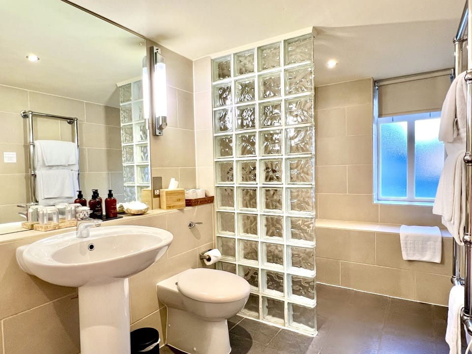 Superior Double or Twin Room, Ensuite (Room 4 Beaumaris- Junior) | Bathroom