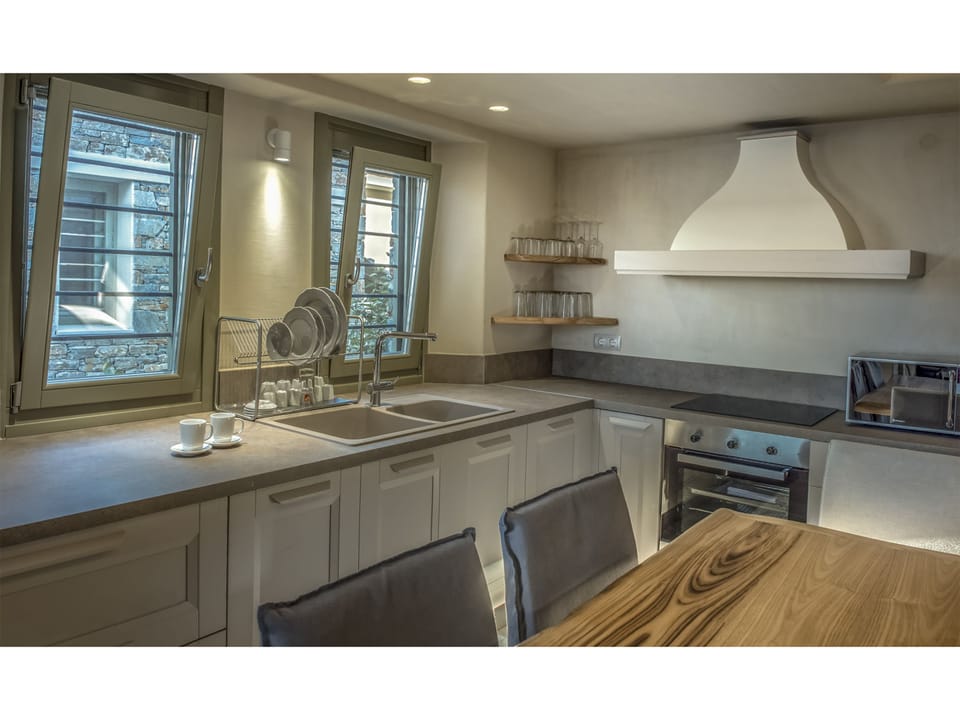 Luxury Villa, 3 Bedrooms, 2 Bathrooms, Beachfront | Private kitchen | Fridge, microwave, oven, stovetop
