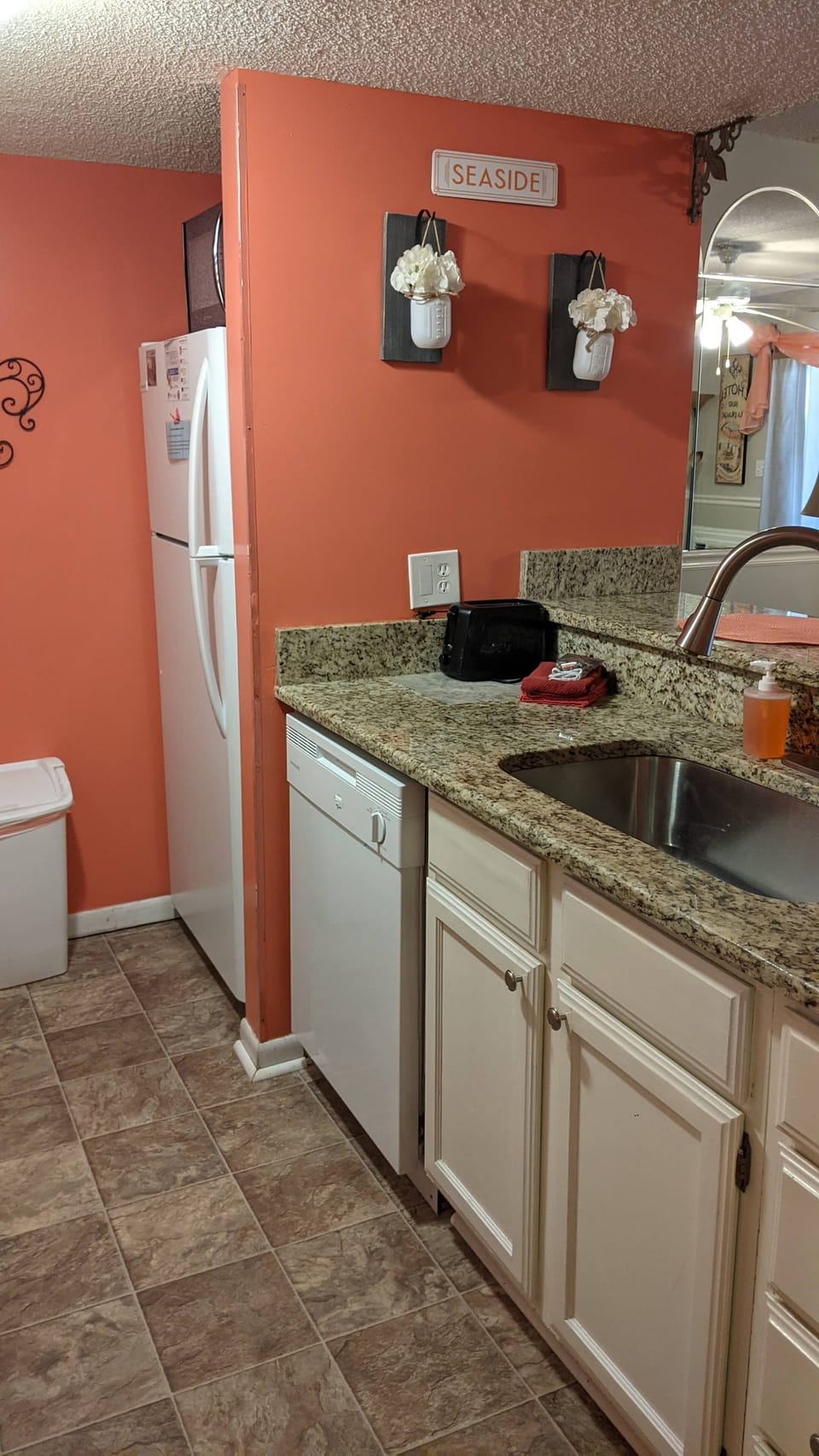 Beautiful Terra Cotta kitchen and everything needed to prepare a delicious meal!