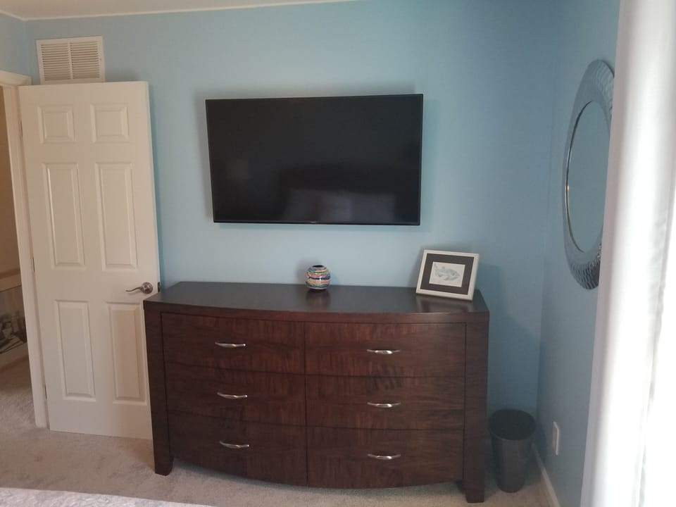 5th Bedroom - Queen Bed