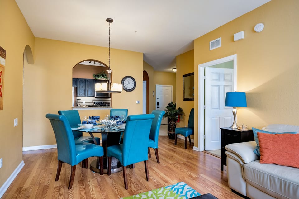 Modern Dining Table to enjoy homemade gourmet meals with the whole family!