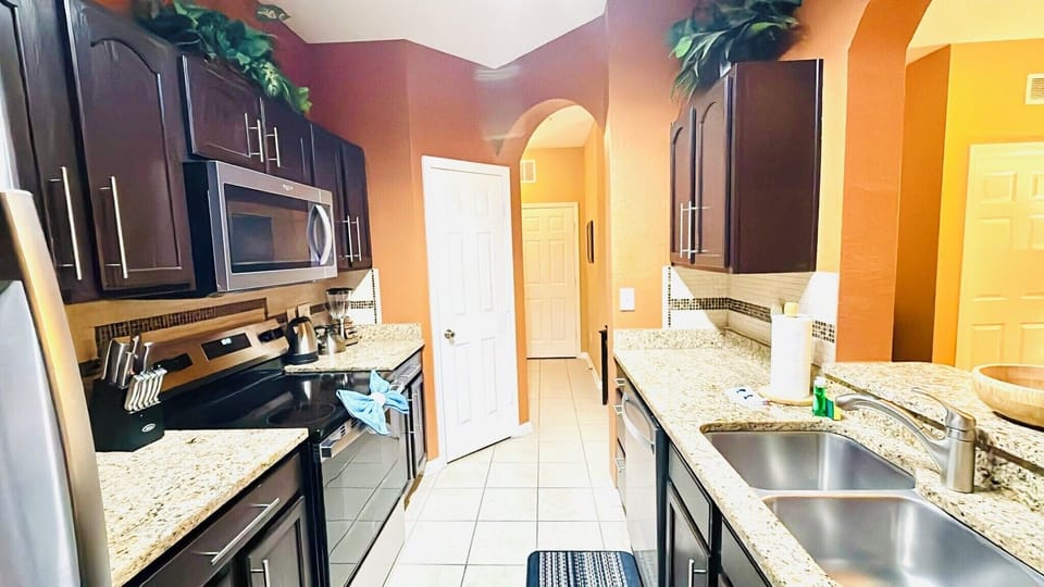 Fully Upgraded Kitchen with Stainless Steel appliances and Granite countertop.