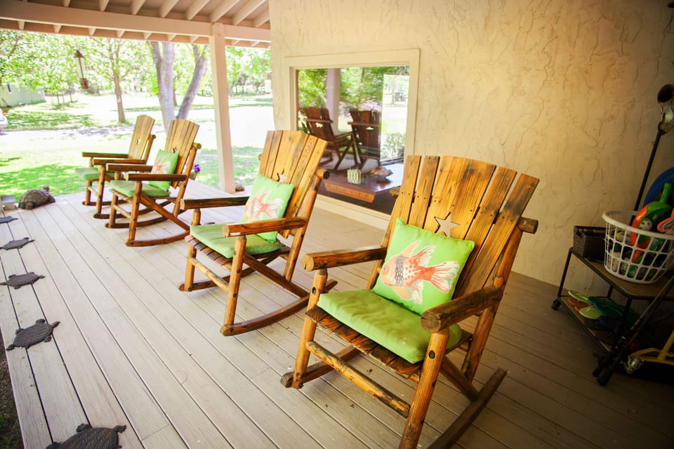 Porch time!