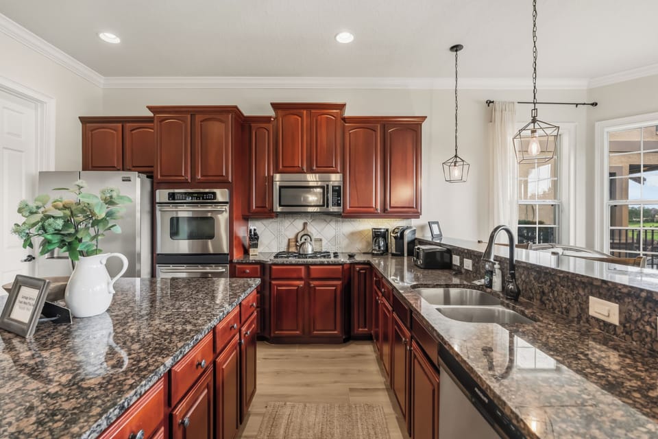 Kitchen - double ovens, gas cooktop with microwave