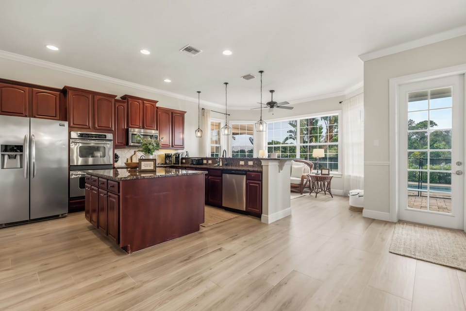Kitchen - automatic dishwasher 