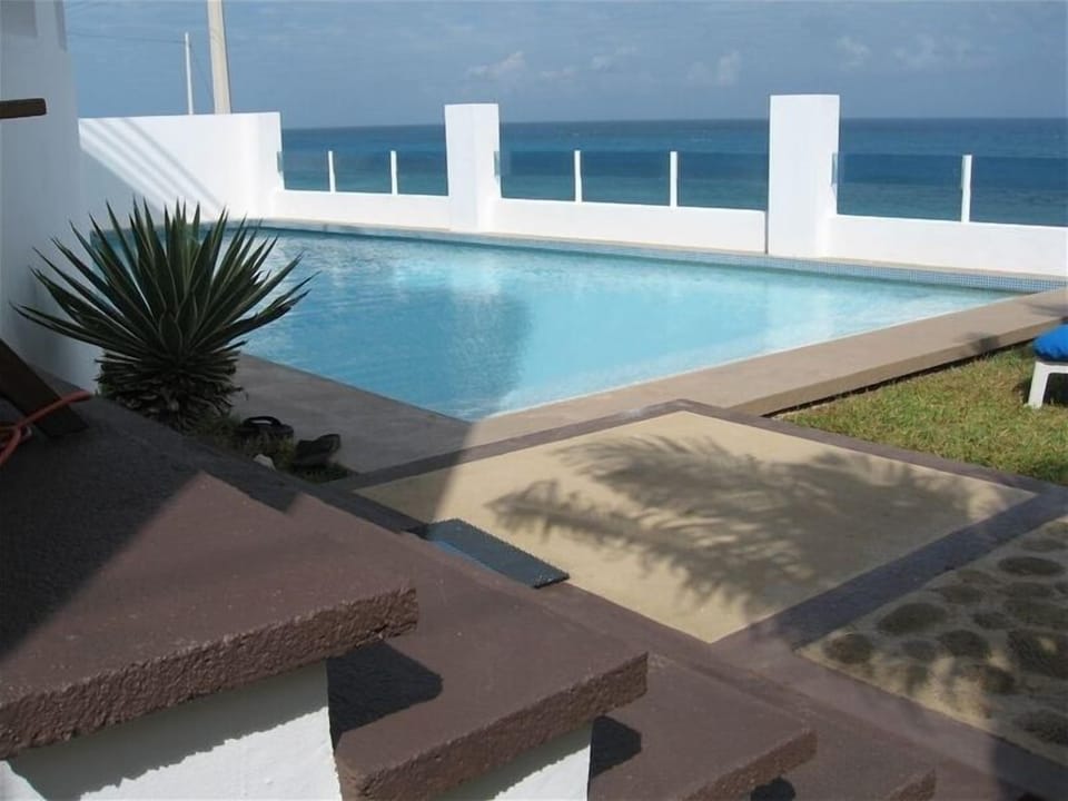 Fully Tiled Pool (3ft, 5ft, 7ft depths)