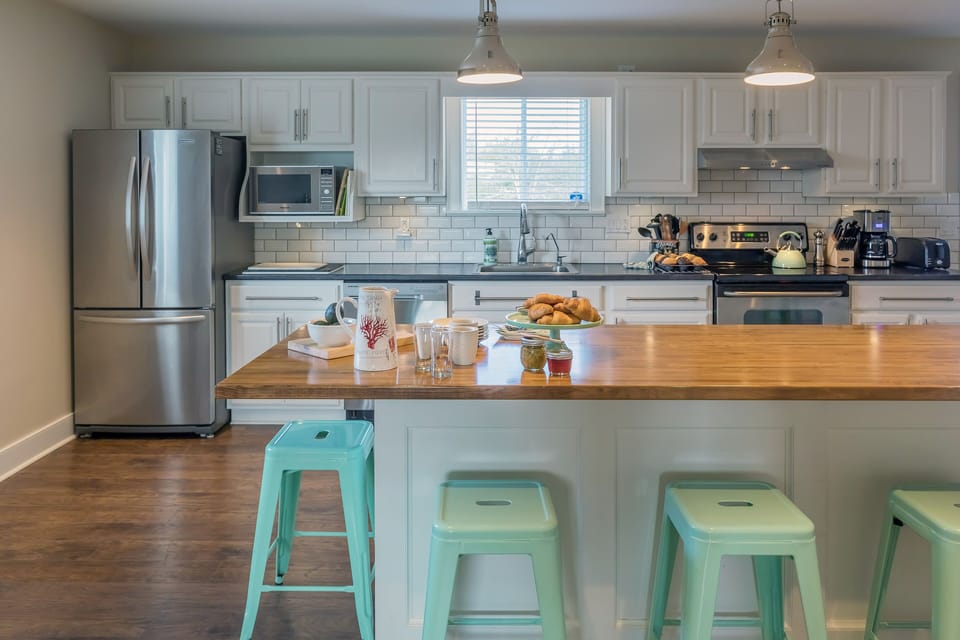 Open plan, spacious  kitchen - perfect for gatherings!
