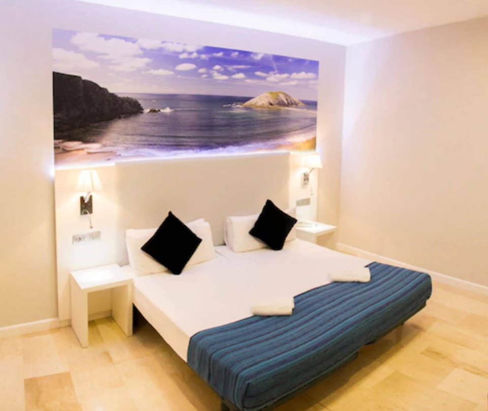 Standard Double Room | Premium bedding, in-room safe, desk, blackout drapes