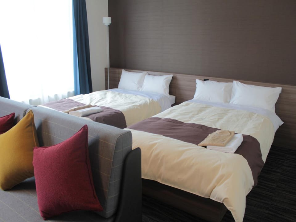 In-room safe, free WiFi, bed sheets