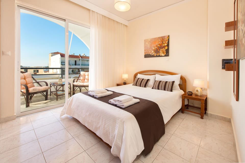 2nd bedroom with balcony