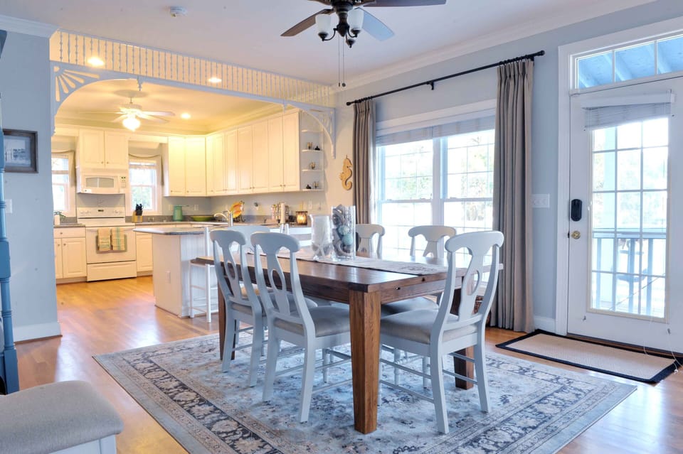 Eating area with beautiful table