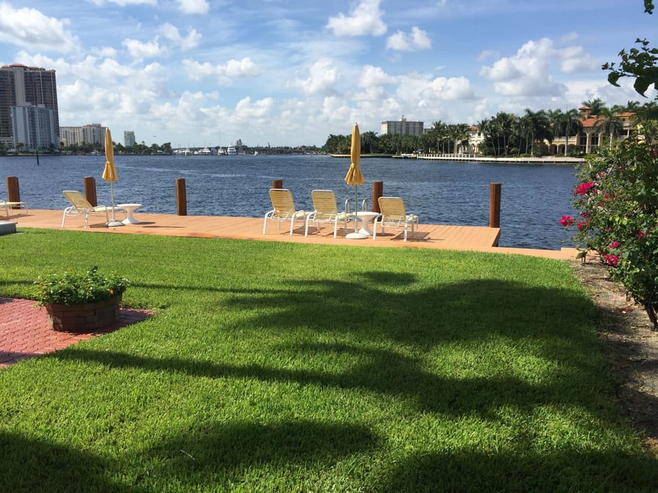 Ground level unit with direct access to the Intracoastal Waterway.