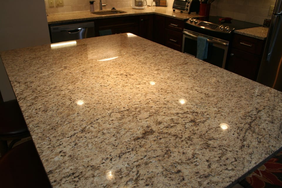 Granite island / kitchen table.